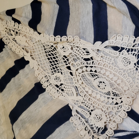 Jodifl Top with Crochet Detail - Picture 5 of 6